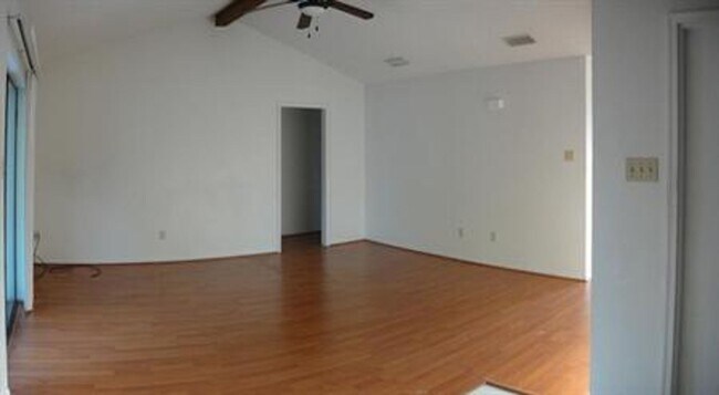 Foto del edificio - 222 Bridle Dr
