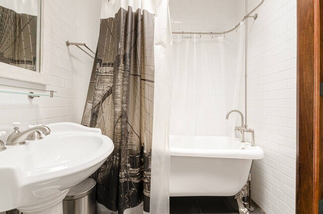 Foto del edificio - 874 Sterling Pl