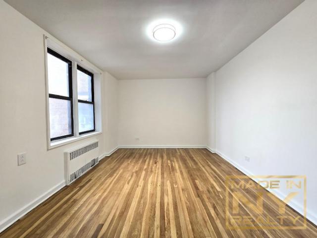 Foto del edificio - 1 bedroom in Briarwood NY 11435