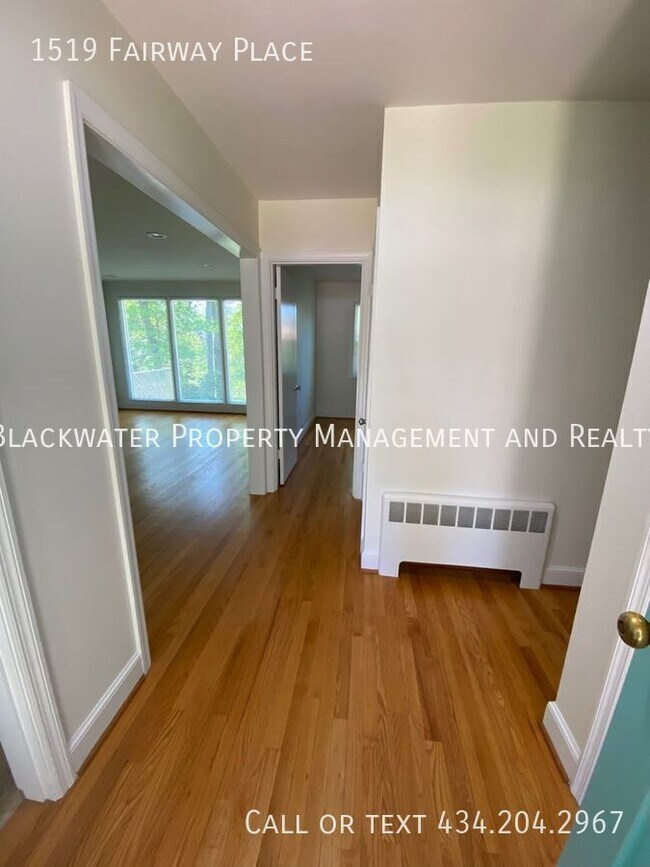 Building Photo - 1519 Fairway Pl