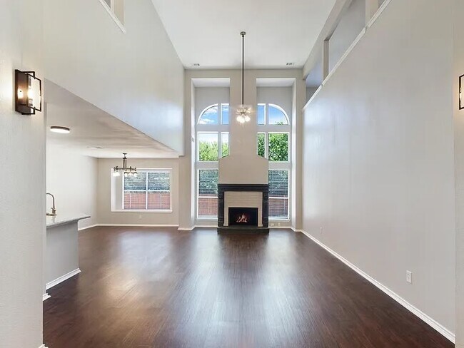 Foto del edificio - 4729 Woodhaven Ln