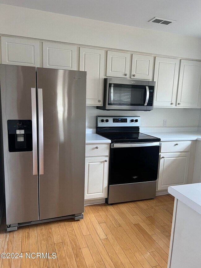 Foto del edificio - 2213 Locksley Woods Dr