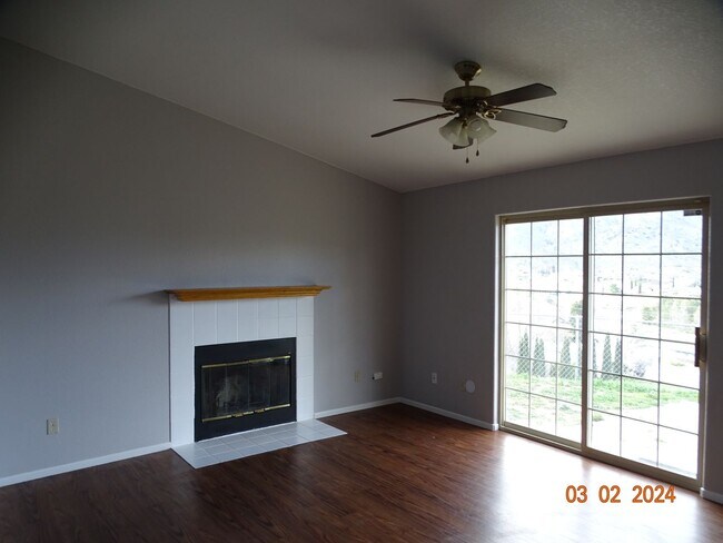 Foto del edificio - View home - Golden Hills West