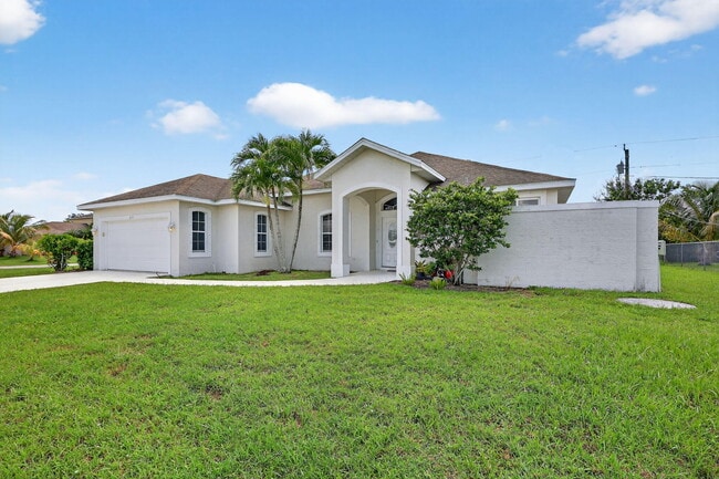 Building Photo - 379 NW La Playa St