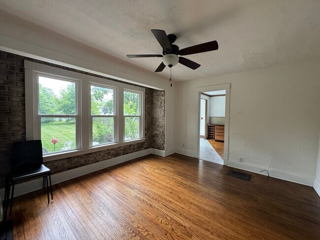 Foto del edificio - 440 Ingalton Ave
