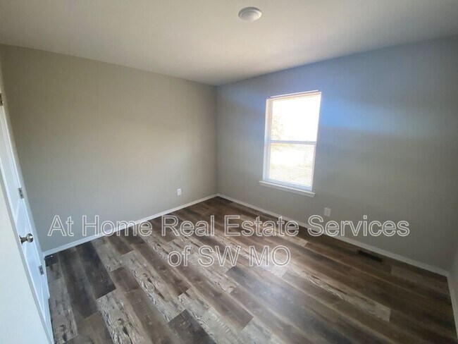 Building Photo - 632 S Southgate Dr