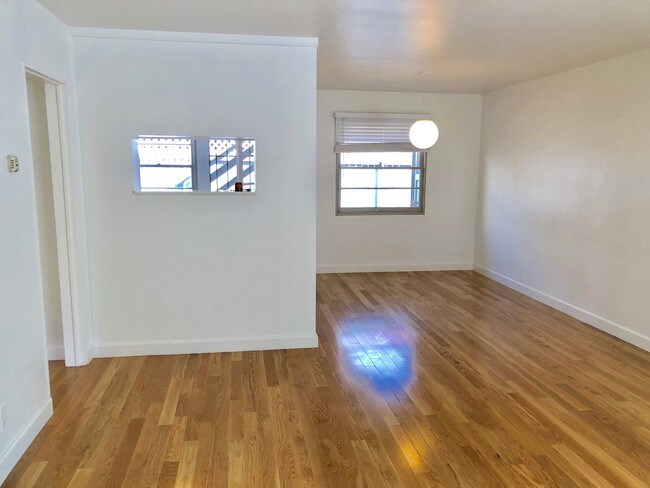 Comedor - 2357 Griffith Park Blvd