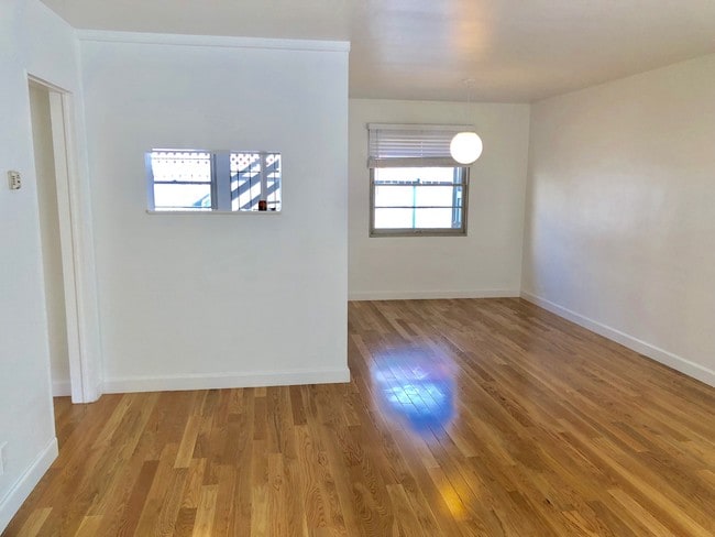 Dining Area - 2357 Griffith Park Blvd