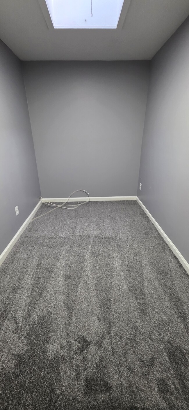 Building Photo - 604 N Dukeland St