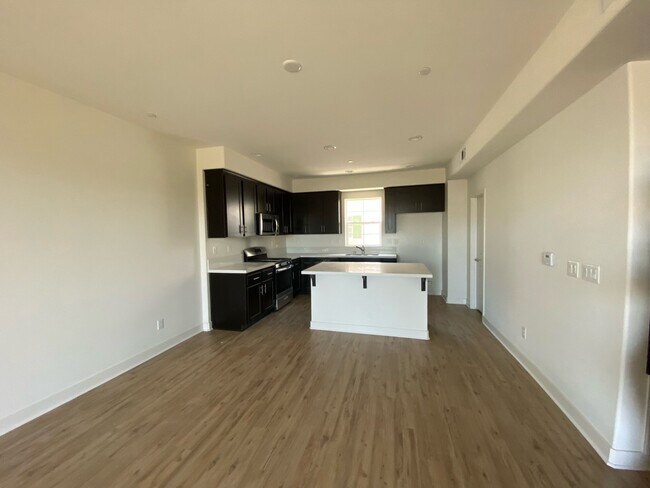 Building Photo - 1220 S Macduff St
