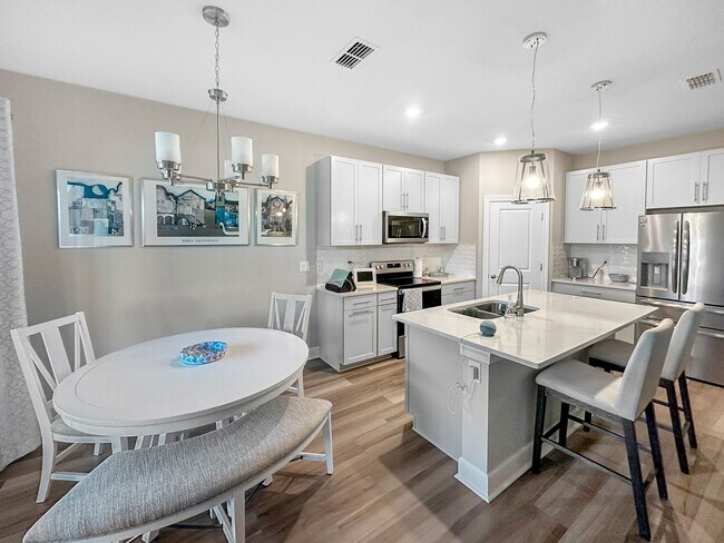 Foto del edificio - 333 Daylily Blvd