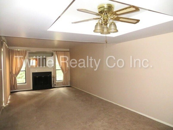 Building Photo - 12100 Rainwood Rd