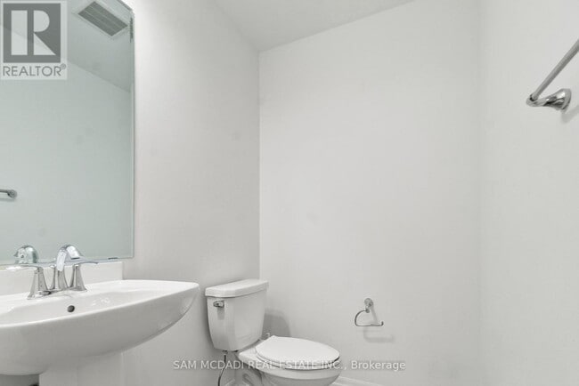 Building Photo - 70 Huguenot Rd