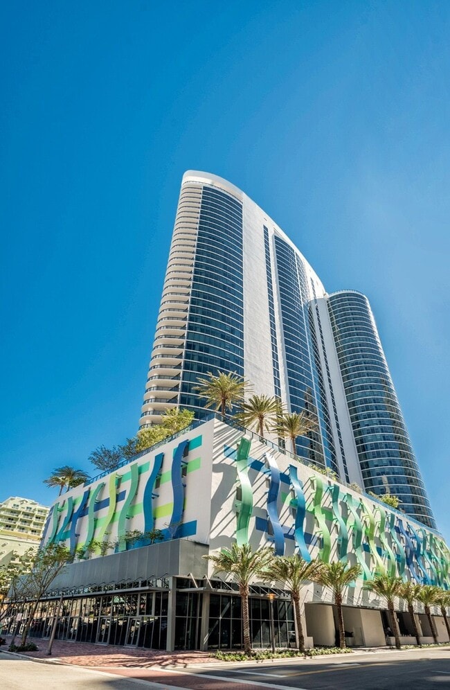 Building Photo - Icon Las Olas