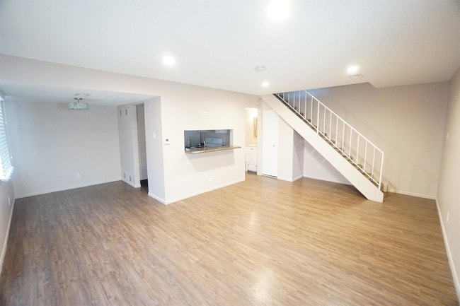 Building Photo - 1250 S Monaco Pkwy