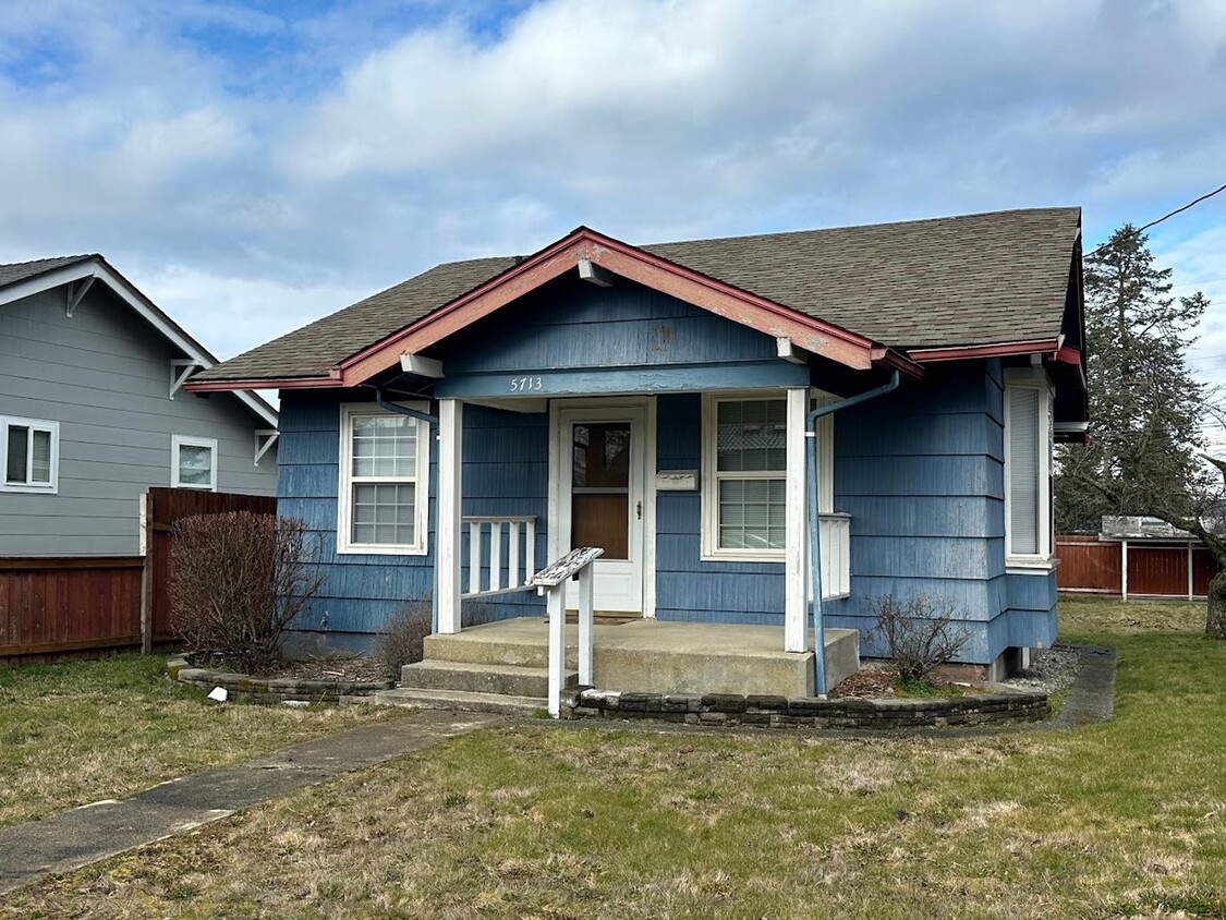 Primary Photo - North Tacoma 2 Bedroom with Garage and out...