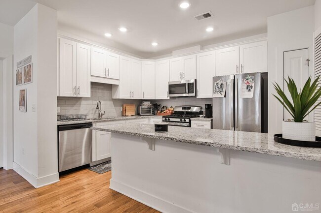 Foto del edificio - 735 Stiller Ln