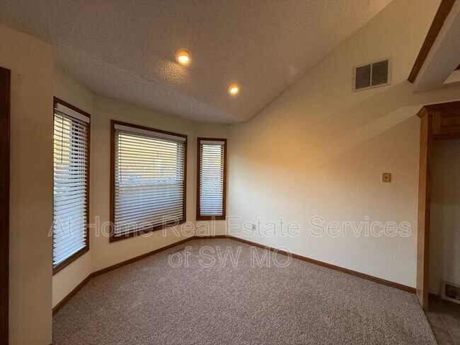 Building Photo - 4060 S Ferguson Ave