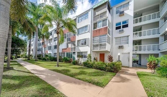 Building Photo - 1333 E Hallandale Beach Blvd