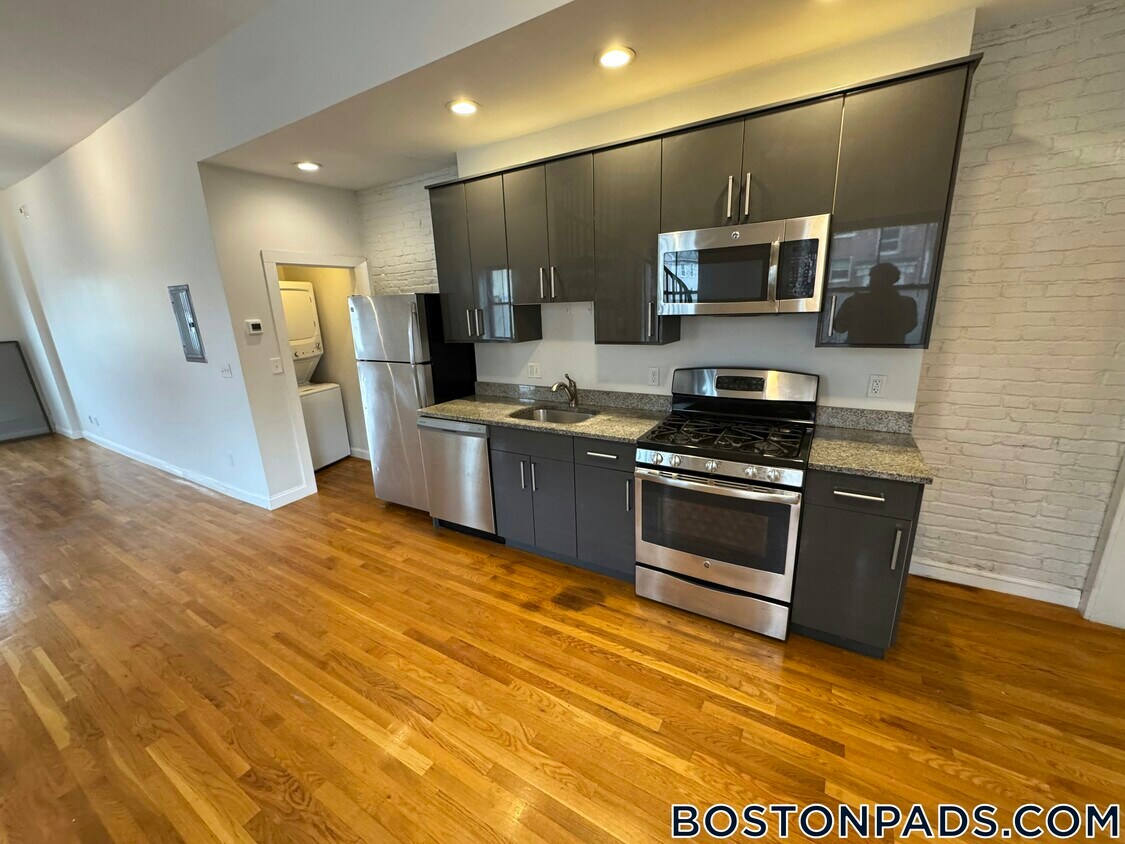 Foto principal - 918 Cambridge St
