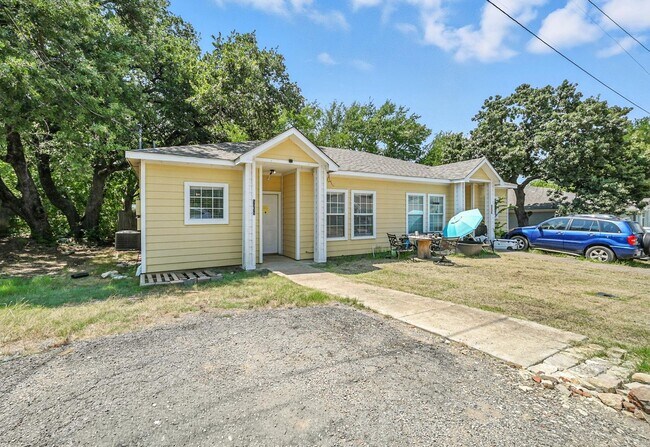 Foto del edificio - Cozy 2 Bed 1 Bath Duplex in Little Elm!