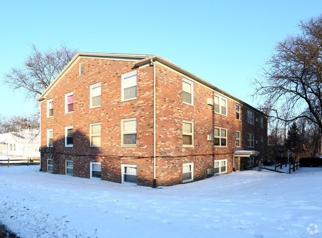 Building Photo - 2702 Rowland Ave NE