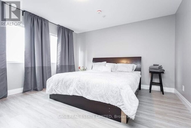 Photo du bâtiment - 73 King St E