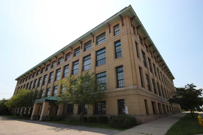 Building Photo - Atlas Apartments