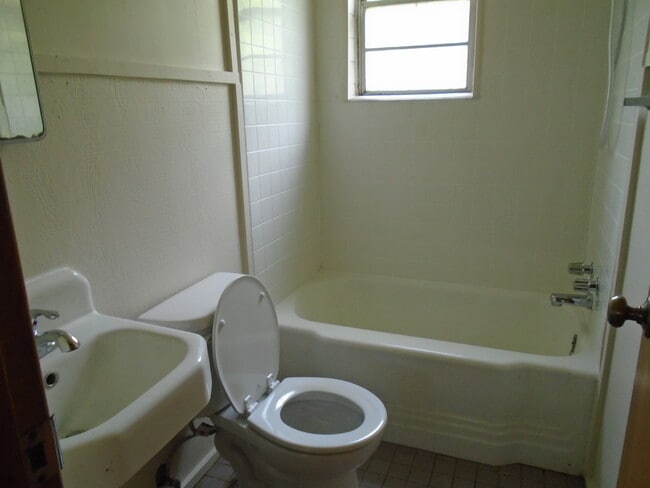 Foto del edificio - 2110 Elm Ln