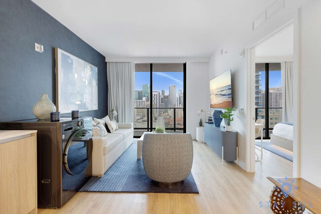 Building Photo - 601 NE 1st Ave