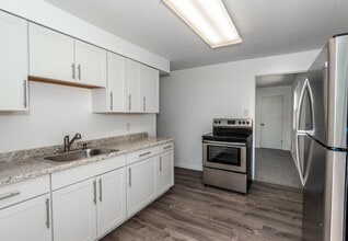 Building Photo - 453 Edith St