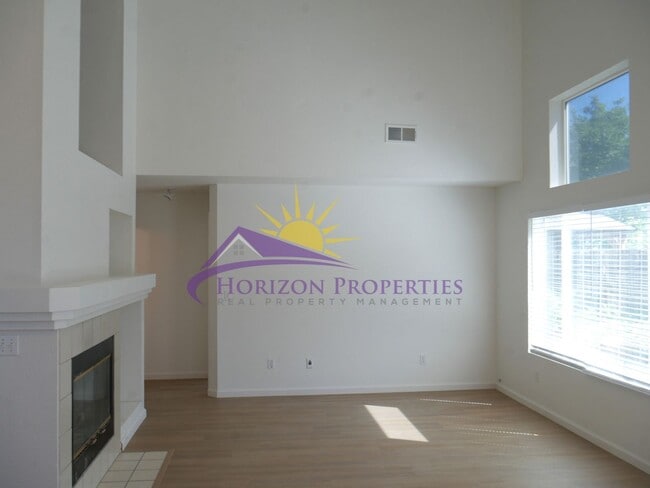 Building Photo - Two Story 4 Bed 3 Bath 1,863sqft Elk Grove Home in Laguna Park