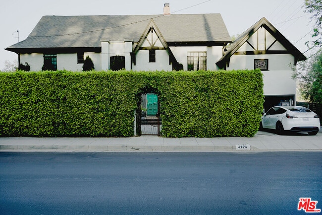 Foto del edificio - 4774 College View Ave