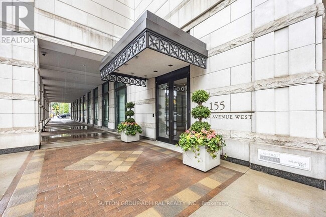 Building Photo - 155 St Clair Ave W
