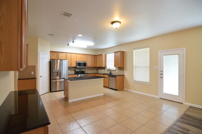 Foto del edificio - 810 Red Fern Dr