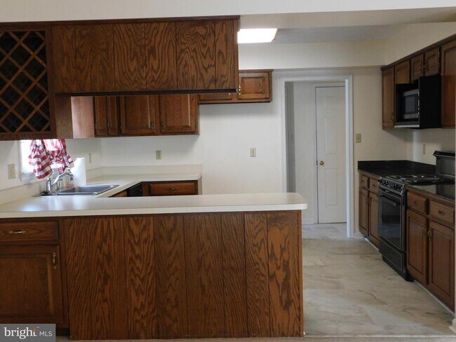 Building Photo - 107 Columbia Cir