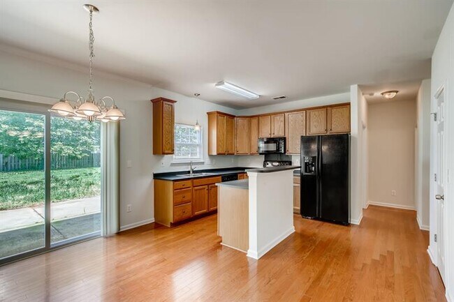 Foto del edificio - 215 Harrowfield Heights