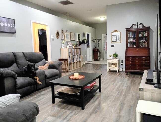 Foto del edificio - 3726 Longleaf Forest Ln