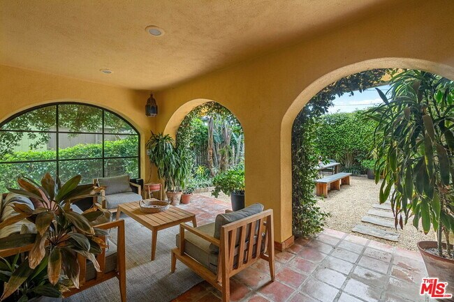 Foto del edificio - 4372 Hillview Dr