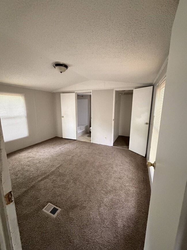 Foto del edificio - 48 Jenny's Way