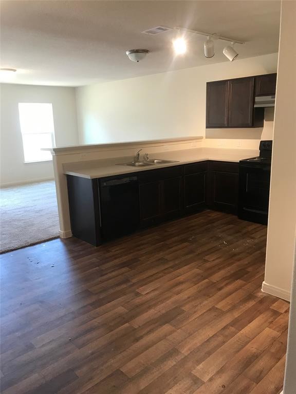 Building Photo - 160 Iris