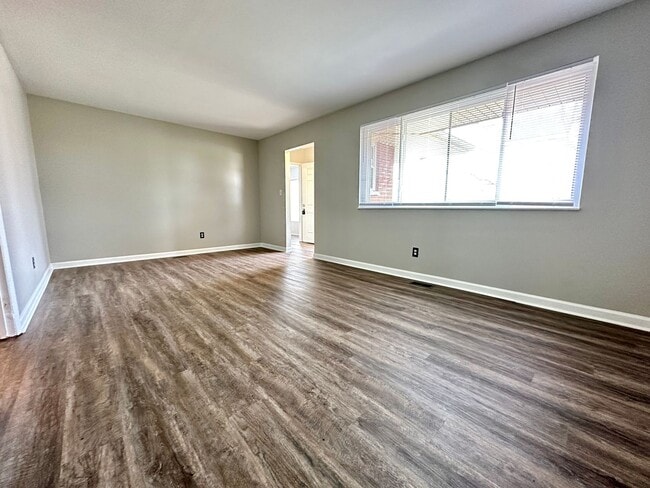 Photo - 10 Willow Dr House