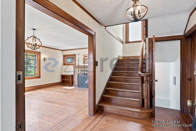 Building Photo - 567 Valle Vista Ave