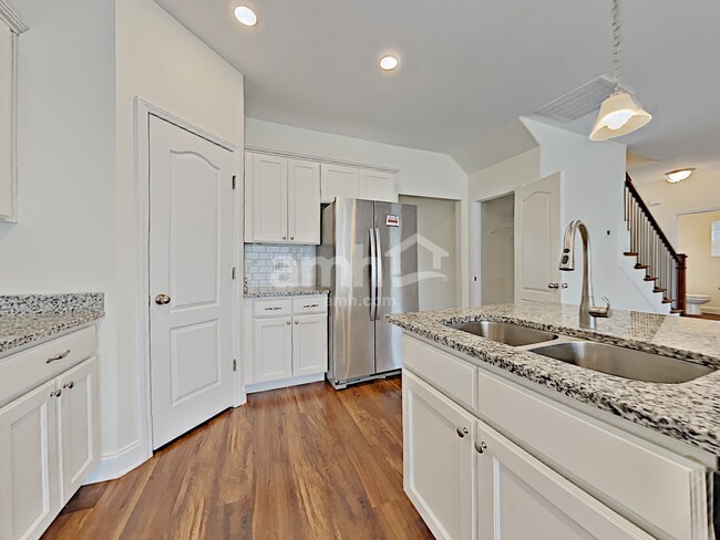 Foto del edificio - 9013 Ristau Dr