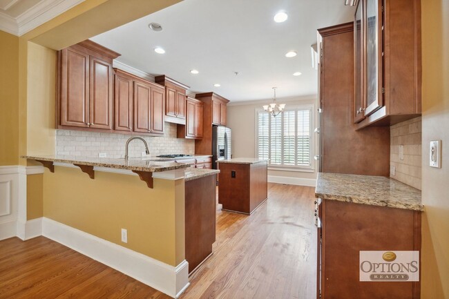 Foto del edificio - Elegant 4BR/3.5BA townhouse near EW Conn