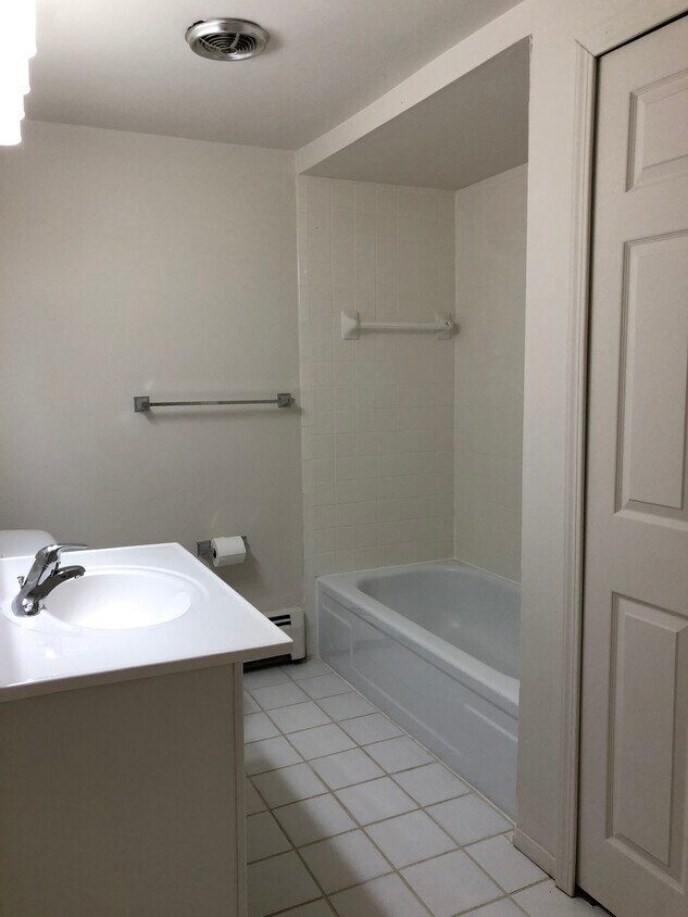 EVEN HAVE CLOSETS IN THE BATHROOM - 30233 Utica Rd