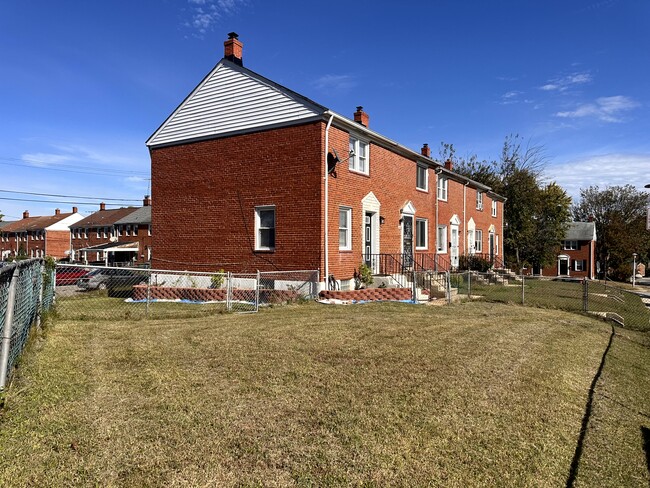Building Photo - 1008 Tunbridge Rd