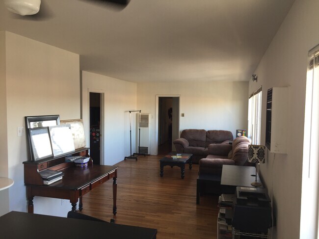Foto del edificio - 3404 E 11th St