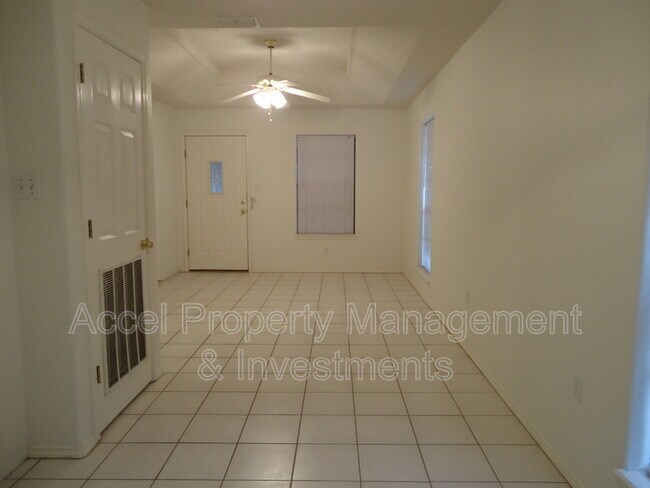 Building Photo - 813 N Tesoro Blvd