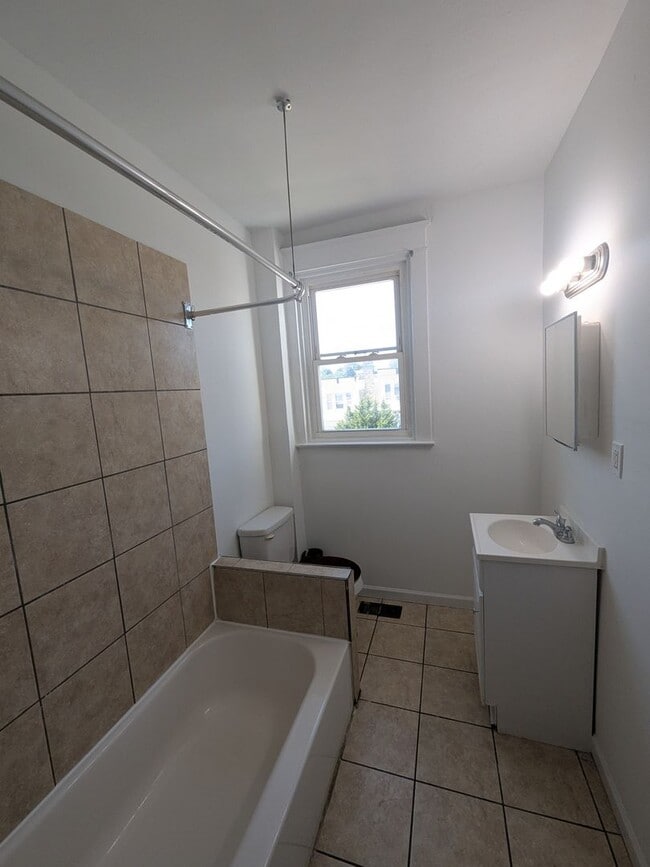 Building Photo - Large Home - Overbrook